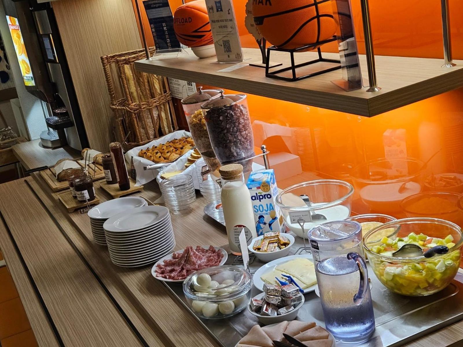 Ibis Budget Toulouse Aeroport Blagnac Exterior foto
